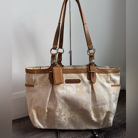 Coach Cream Carriage Print Tote - Picture 1 of 7